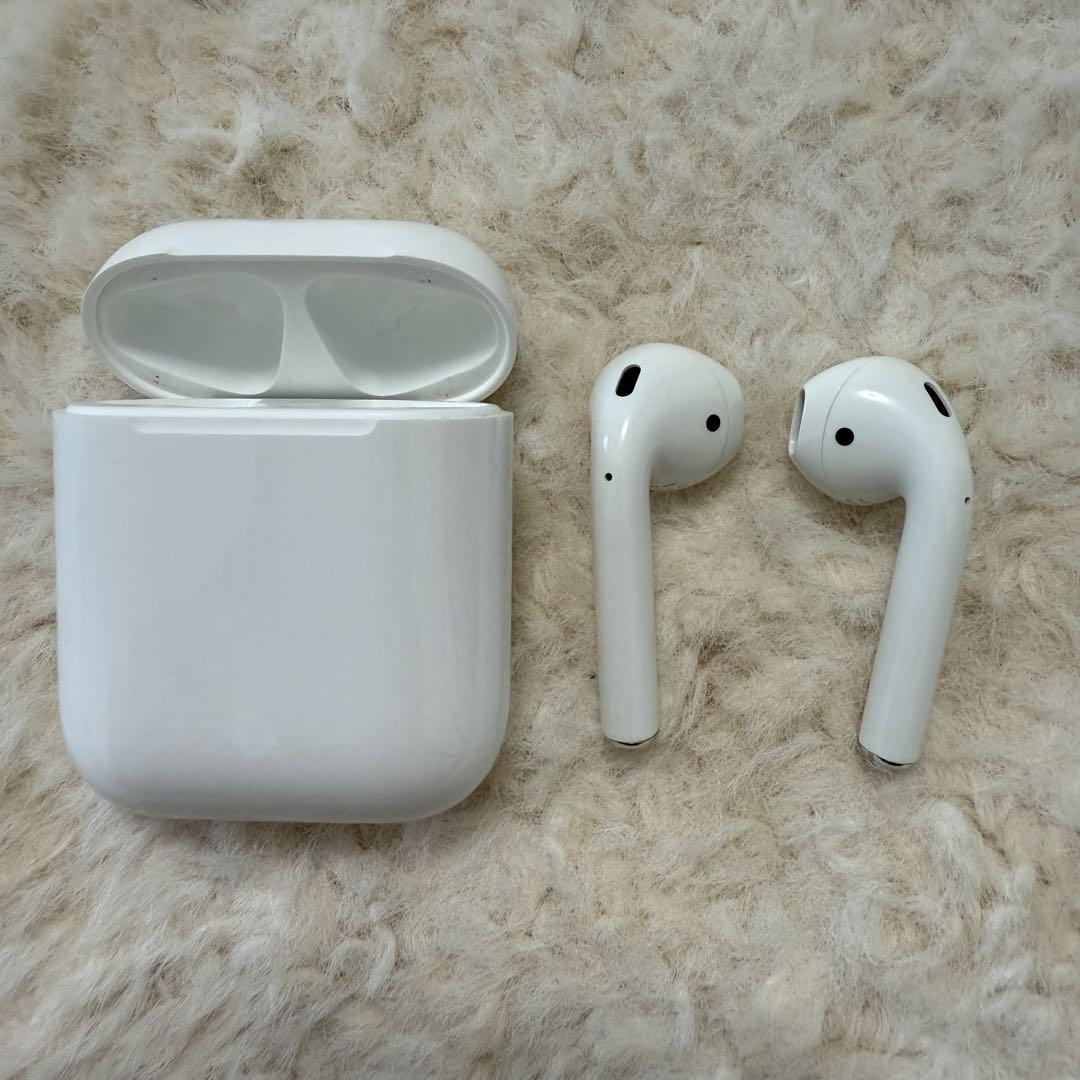 Apple AirPods第二世代　ジャンク品 本体 ホワイト 充電ケース付き
