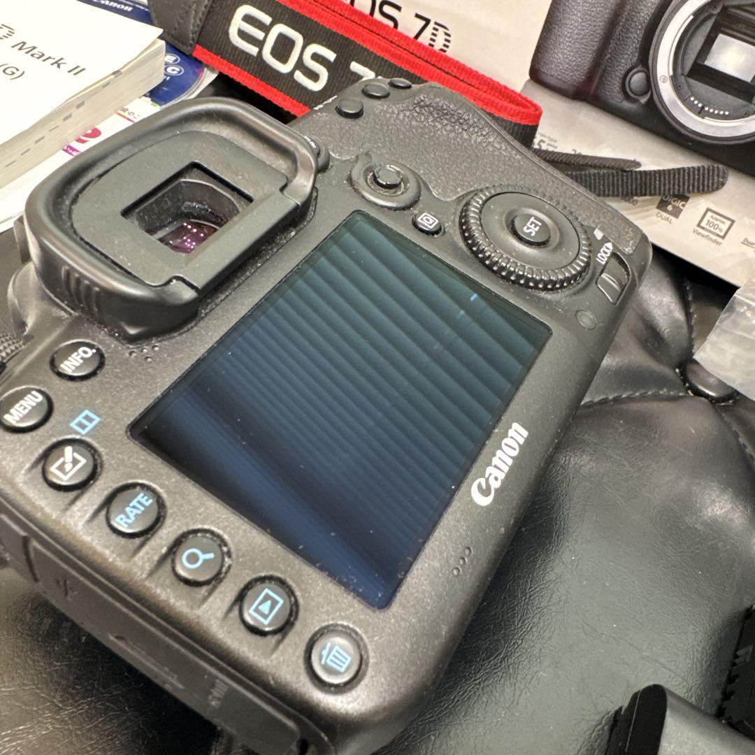 美品 付属品多数Canon EOS 7D Mark II ボディ バッテリー3個