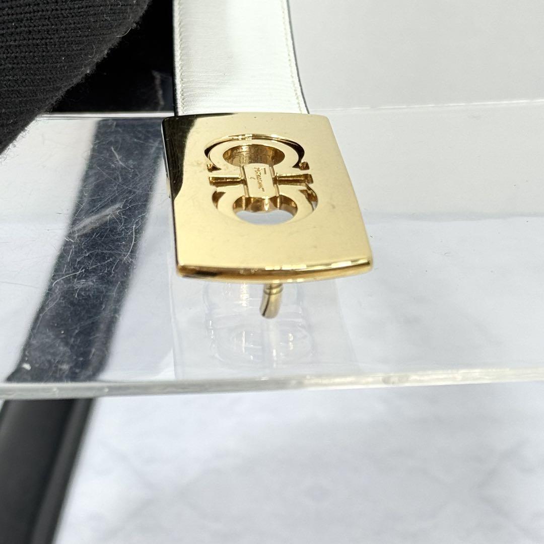 Ferragamo リバーシブルレザー　ガンチーニ　スクエアレディース　金ベルト
