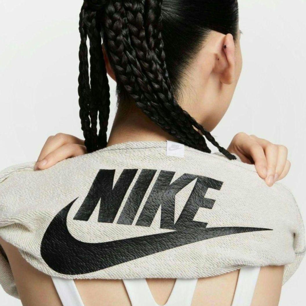 定価高　コーデ売り　綺麗目スポーツカジュアルコーデ　NIKE　i.t