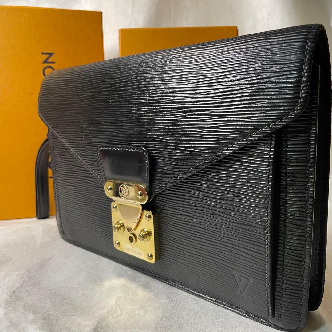 LOUIS VUITTON エピ セリエ ドラゴンヌ セカンドバッグ鍵付き