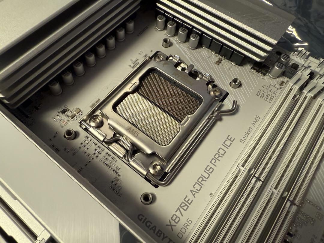 S*g様 GIGABYTE X870E AORUS PRO ICE マザーボード