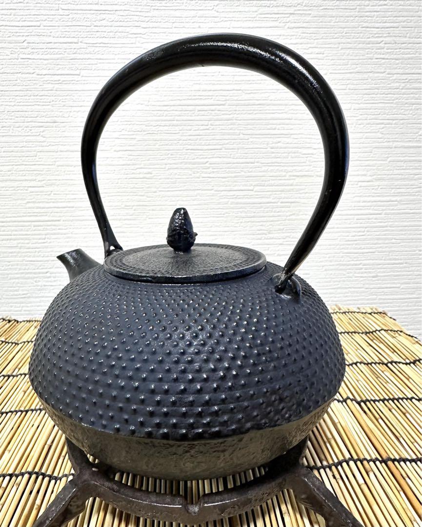 新品、未使用品、供箱、栞付　南部特製銘 算玉アラレ １０型 南部鉄瓶　南部鉄器