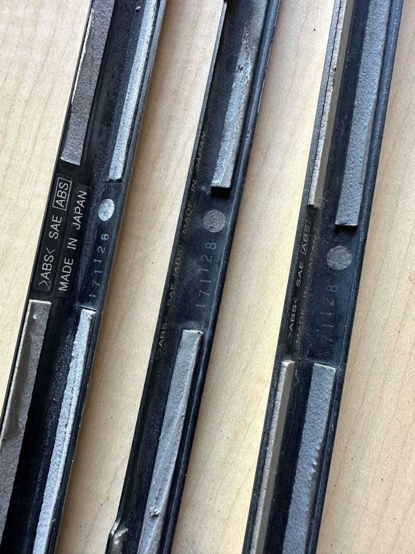 いすゞファイブスターギガ　純正　メッキグリルモール　中古