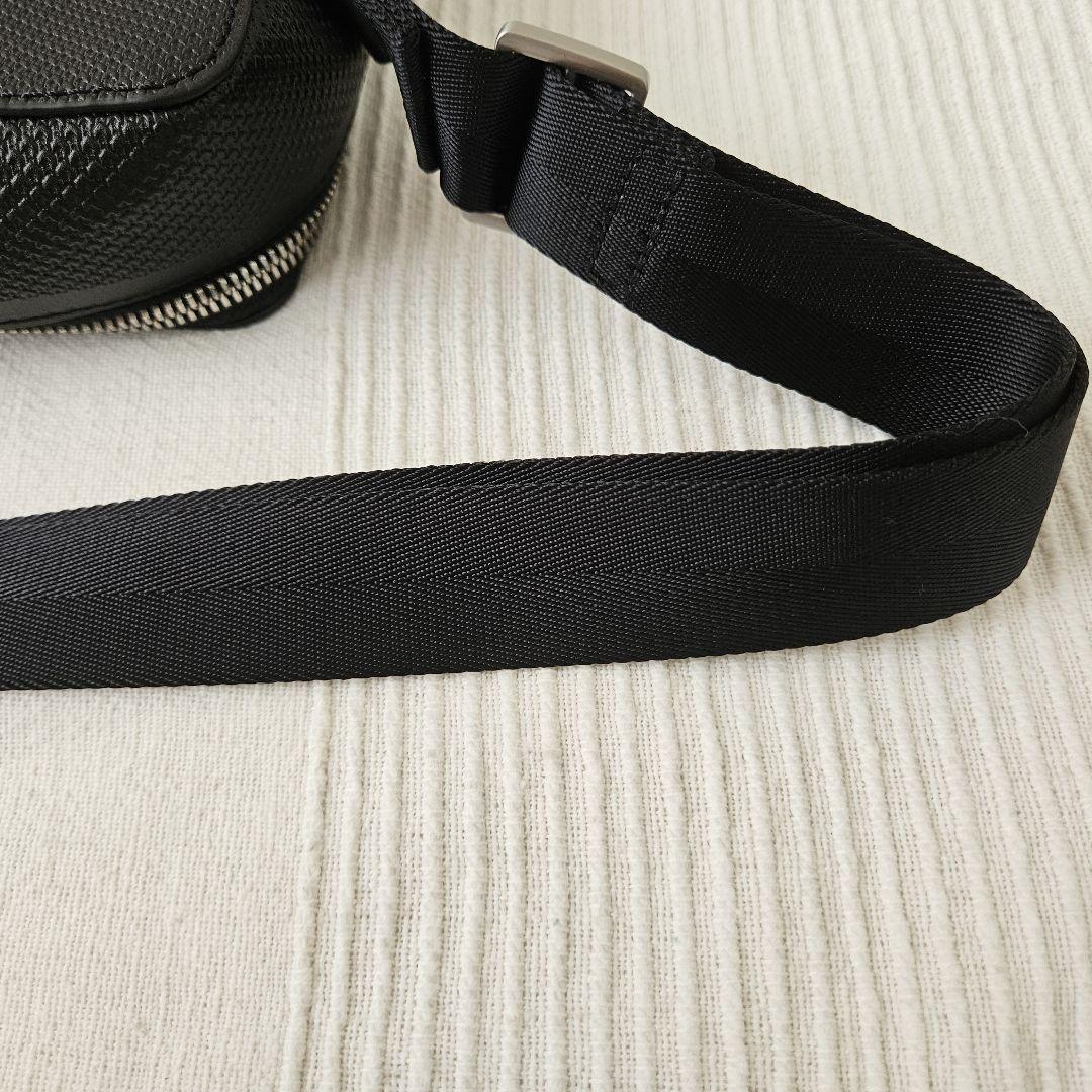 【美品✨】ラコステ LACOSTE バーティカルカメラバッグ ブラック