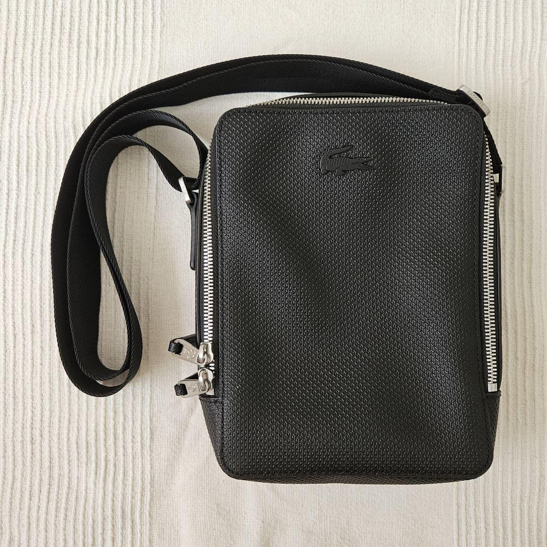 【美品✨】ラコステ LACOSTE バーティカルカメラバッグ ブラック