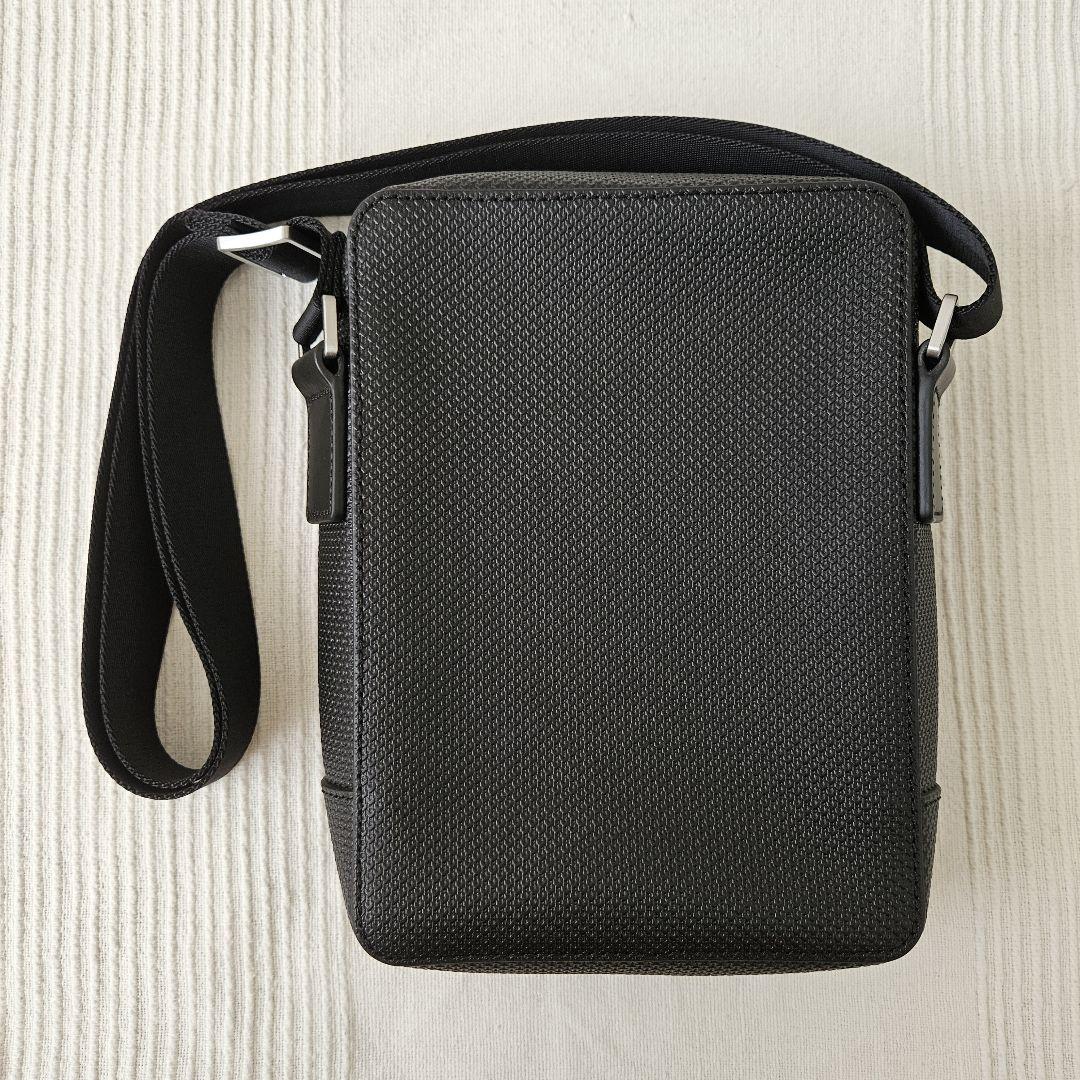 【美品✨】ラコステ LACOSTE バーティカルカメラバッグ ブラック