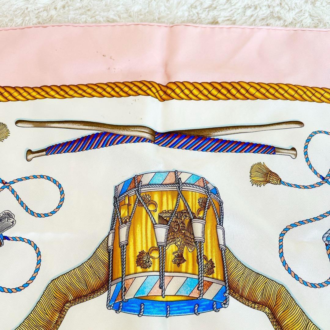 HERMES(エルメス) カレ90 LES TAMBOURS タンブールの太鼓王冠