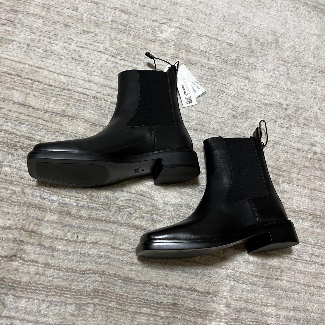 ZARA レザースクエアブーツ　38 ZARA(ザラ)の「スクエアトゥ仕様レザーフラットアンクルブーツ