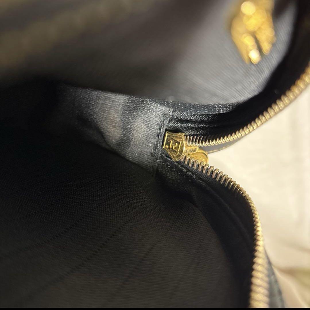 希少　FENDI コイン型　丸型　ショルダーバック　ポーチ
