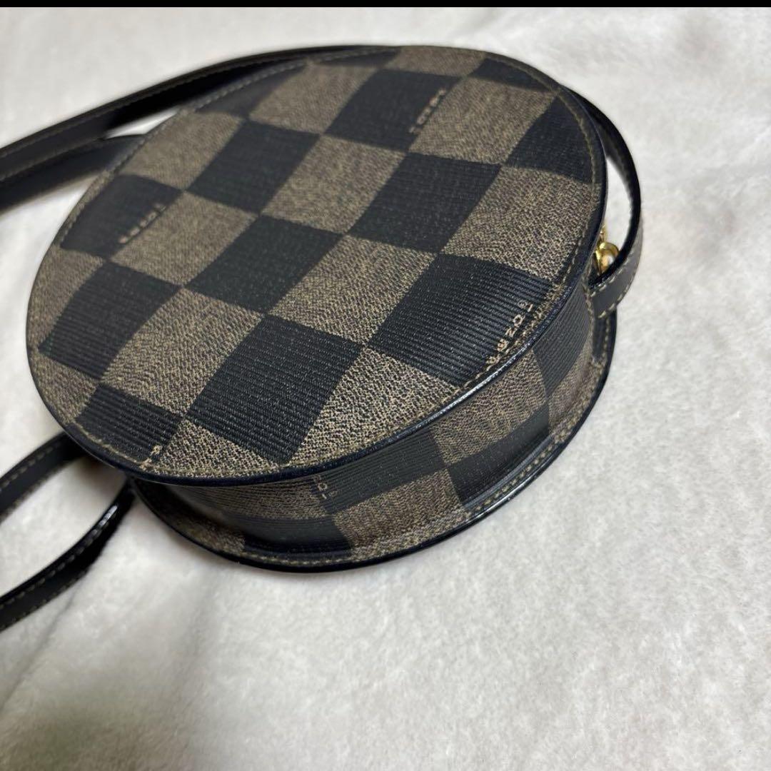 希少　FENDI コイン型　丸型　ショルダーバック　ポーチ