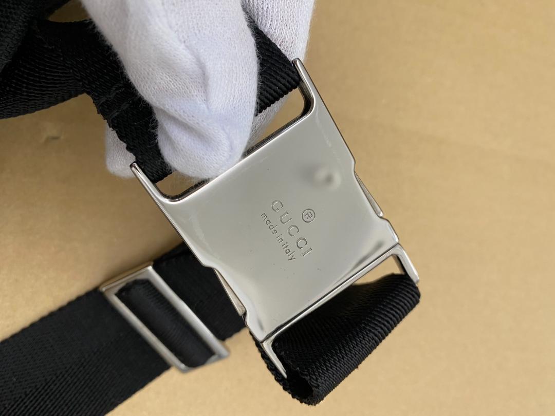 GUCCI ウエストバッグ 型番28566 GG柄 【美品】