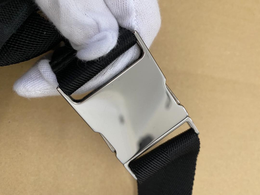 GUCCI ウエストバッグ 型番28566 GG柄 【美品】