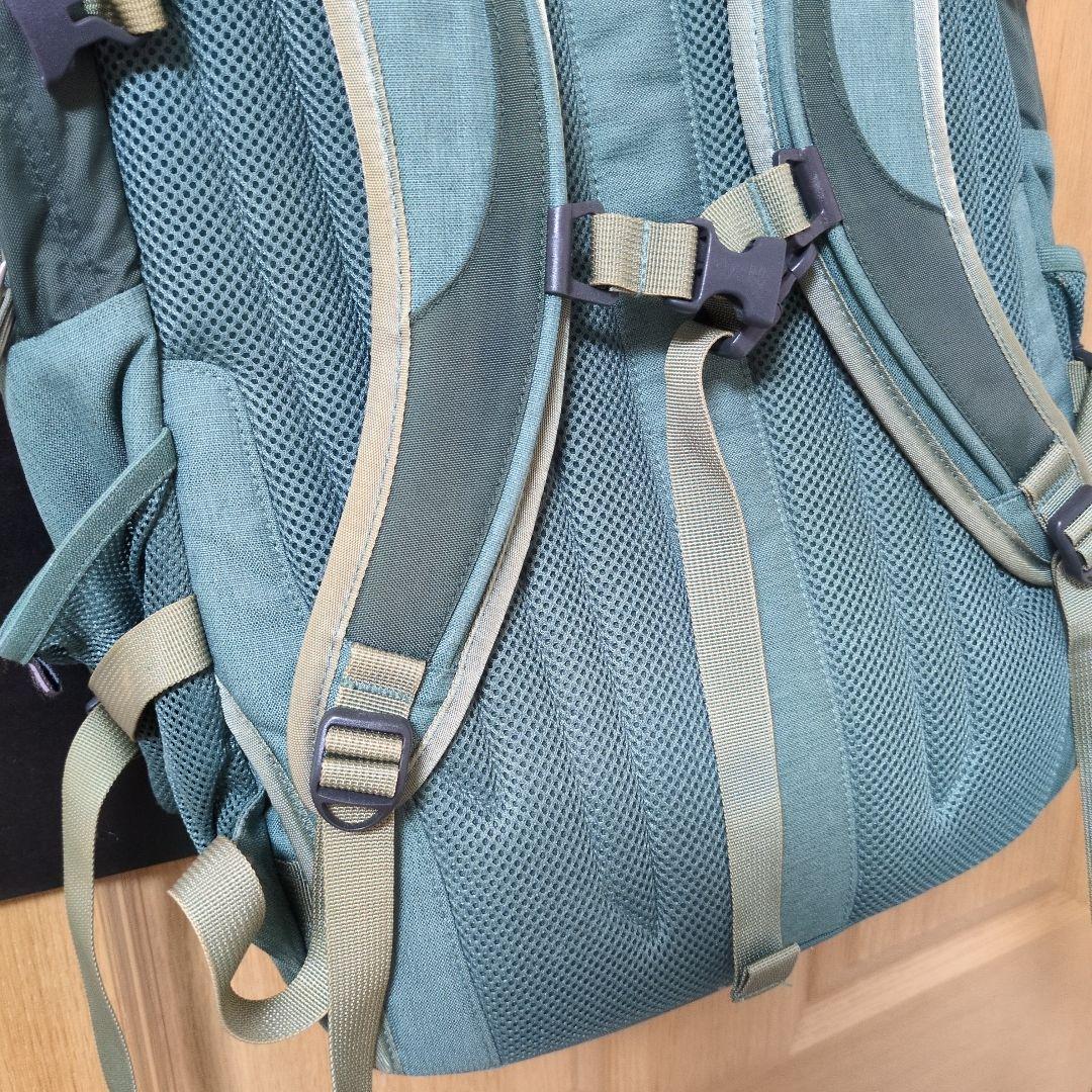 ノースフェイス　ビッグショット 33L グリーン　カーキ　中古　匿名配送