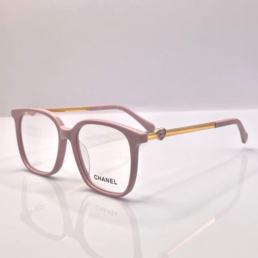 CHANEL 眼鏡用フレーム新作 テンプルハートココマーク付ピンク