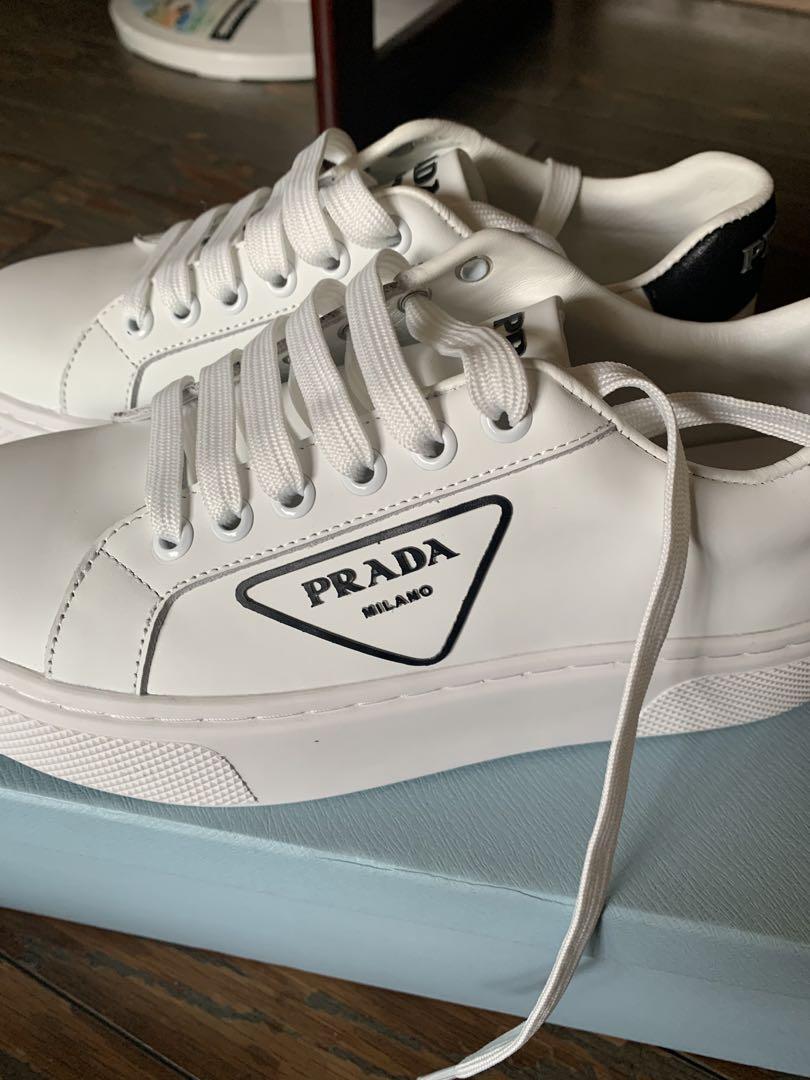 【PRADA】トライアングルロゴ★レザースニーカー PRADA - PRADA レザー トライアングル ロゴ ダウンタウン