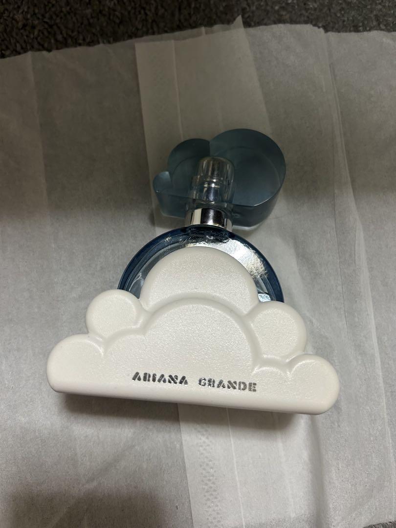 Ariana Grande 香水 雲デザイン