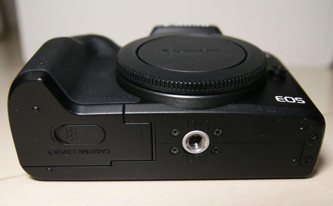 Canon EOS KissM2 ミラーレス一眼カメラ　ボディのみ（ジャンク品）