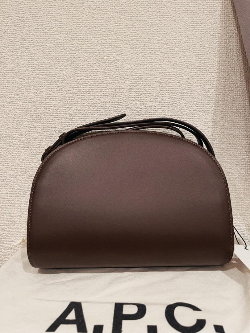 A.P.C. スムースレザー Demi-Lune バッグ アーペーセー