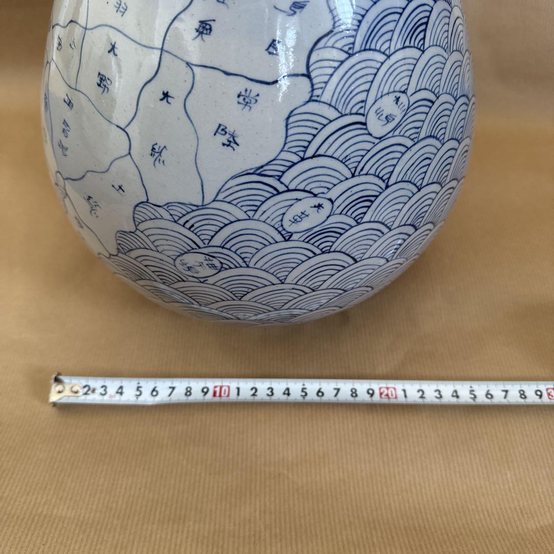 飾り壺　青白磁 波模様 飾り壺 青白磁 波模様 美術品・アンティーク・コレクション