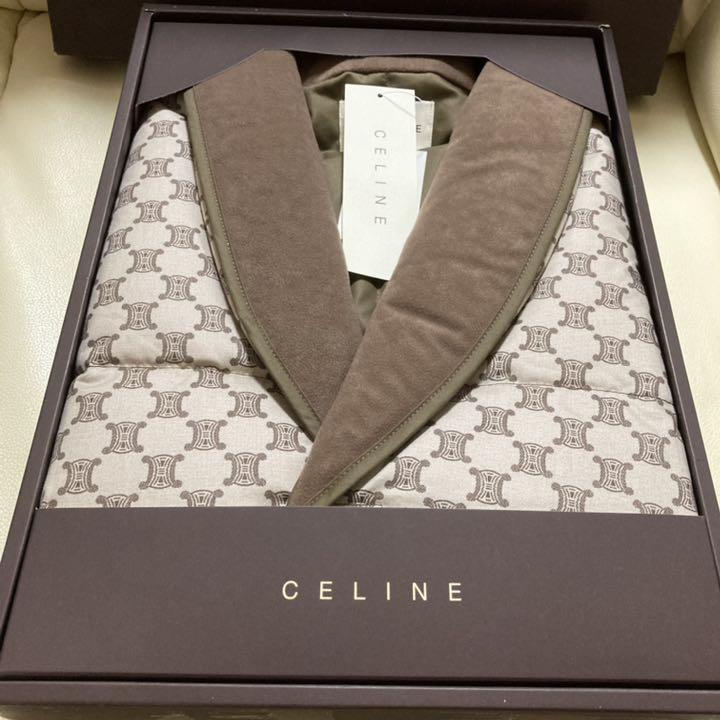新品♡CELINE マカダム柄♡羽毛肩当て♡ダウン♡ポンチョ