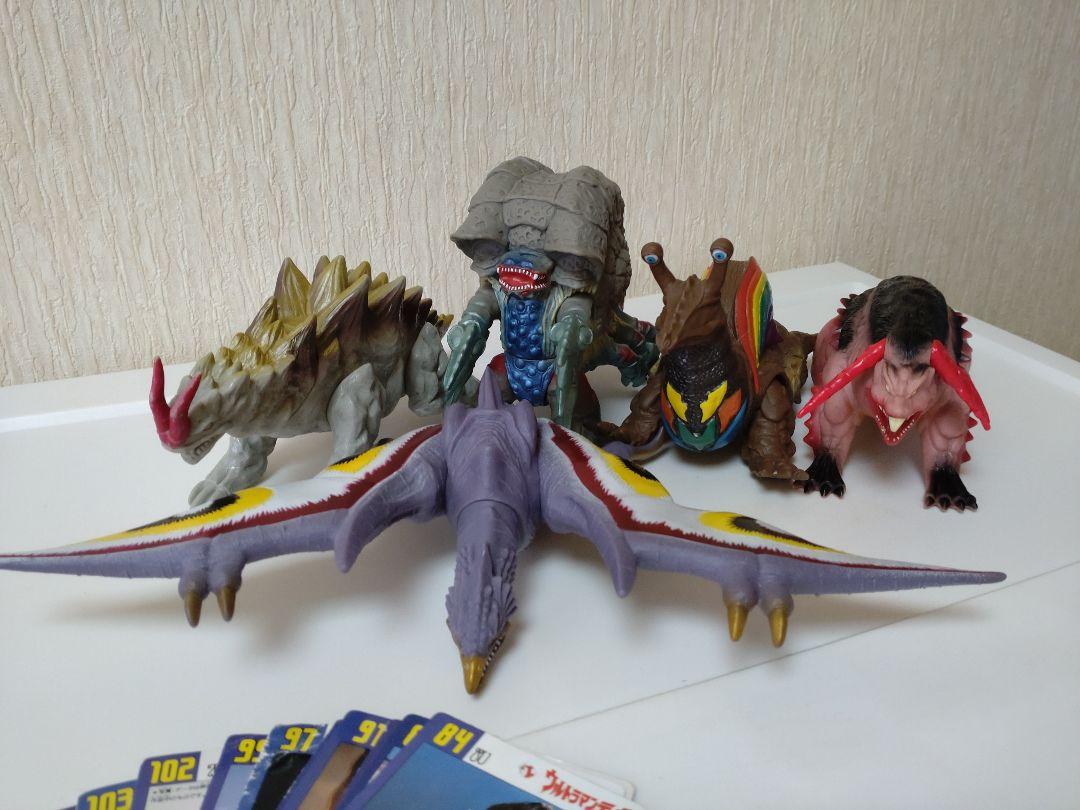 ブラック系中華のおせち贈り物 ウルトラマンティガ怪獣ソフビ 22体