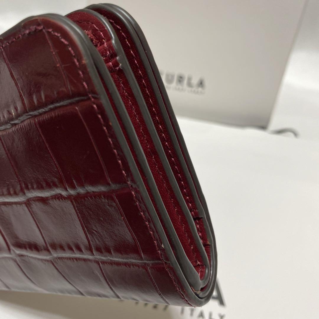 美品 フルラ FURLA 二つ折り財布 クロコ型押し バーガンディ