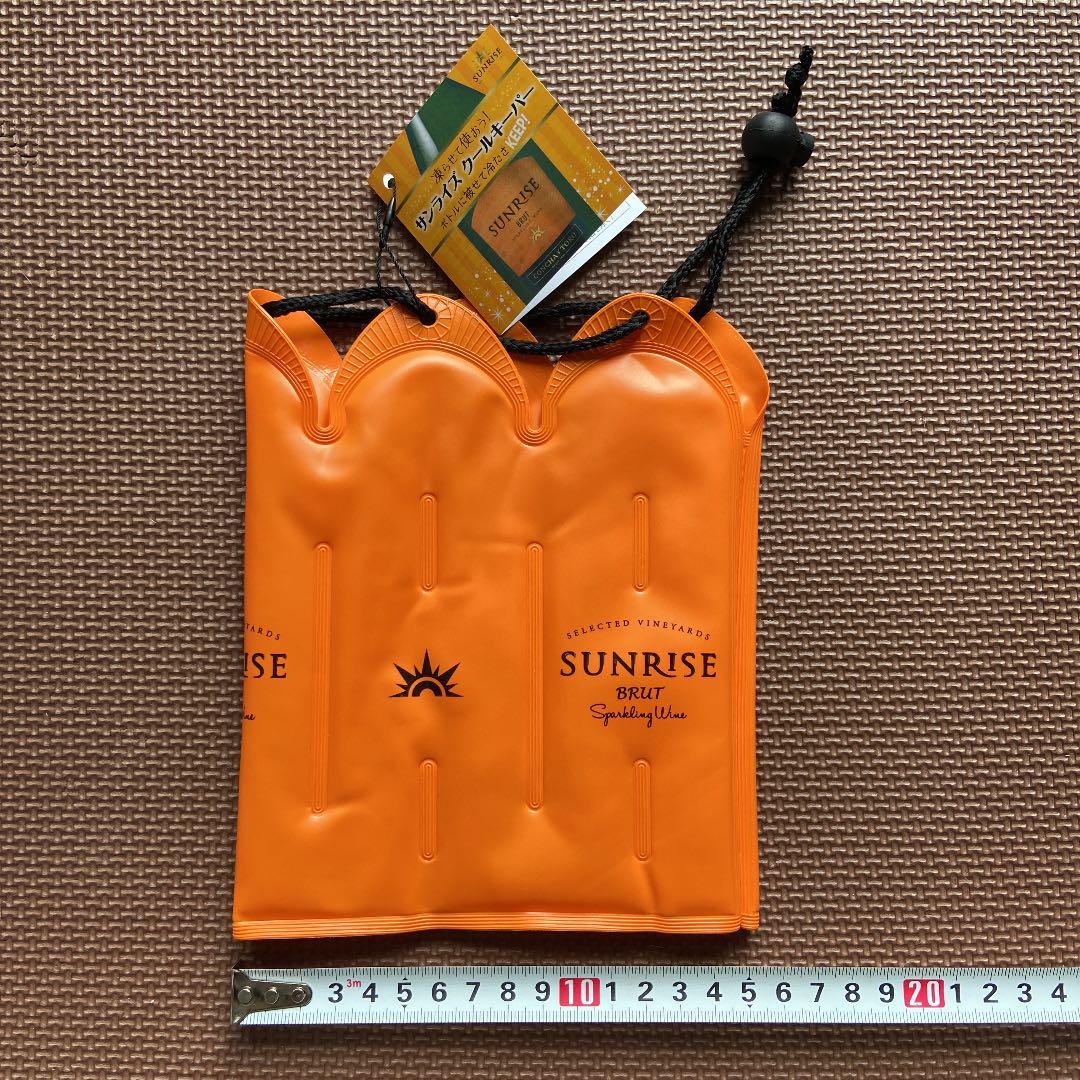 サンライズ 保冷剤入りボトルカバー 非売品 - メルカリ
