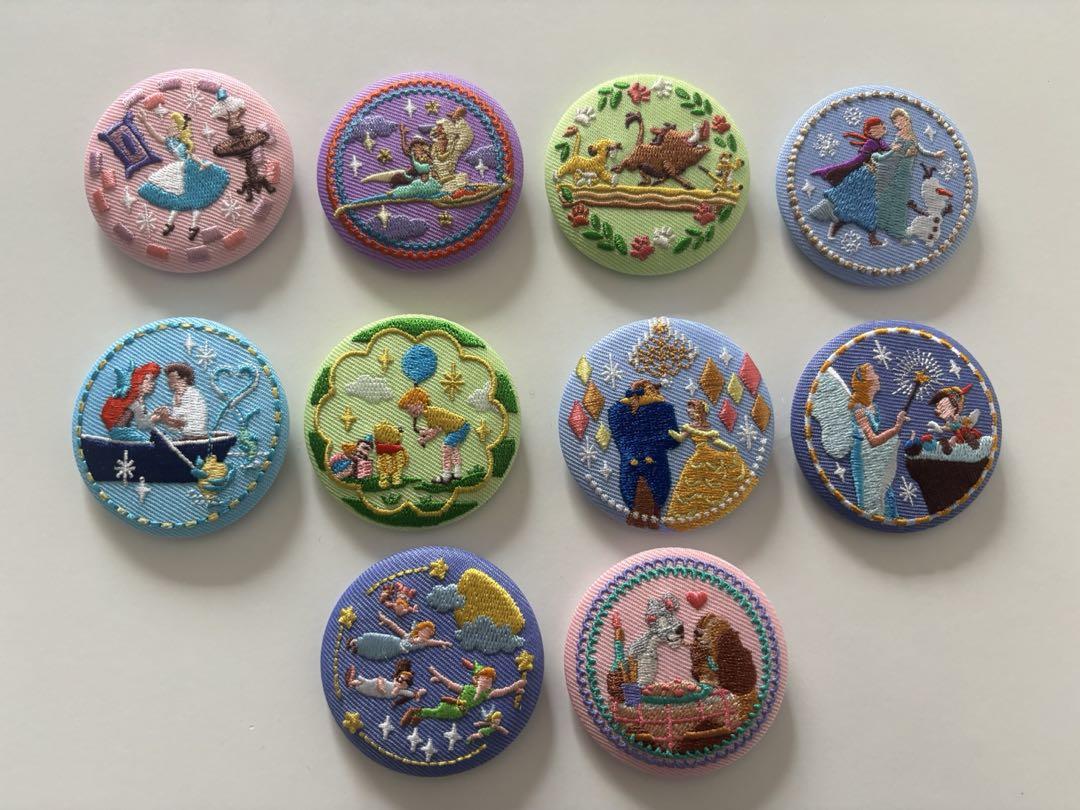 Disney Characters 刺繍缶バッジビスケット2｜発売日：2025年12