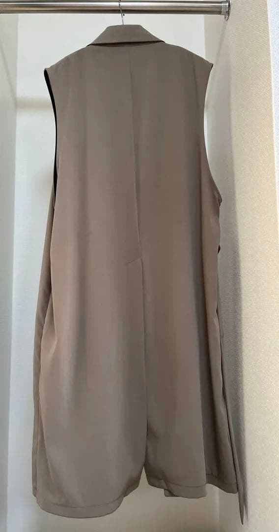 ジレ レディース 美品 ベスト ベルト ロング ベージュ ボタン ユニ
