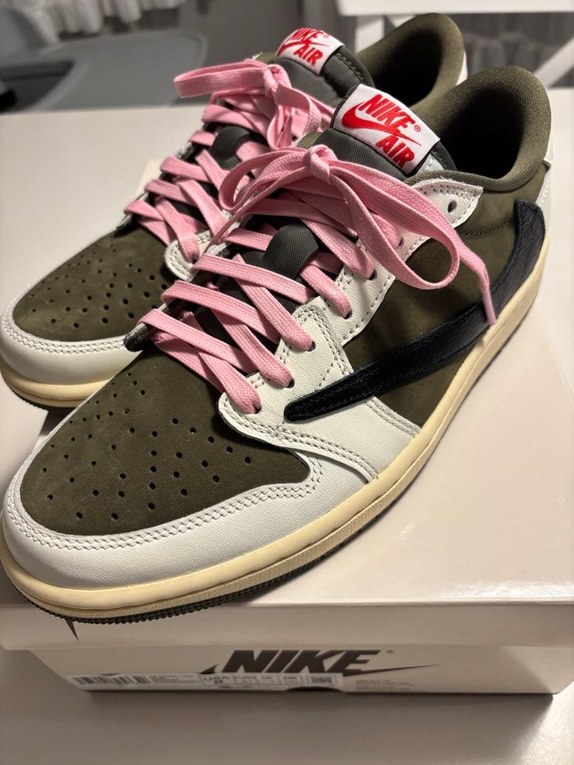 Travis Scott × Nike Air Jordan 1 Low OG