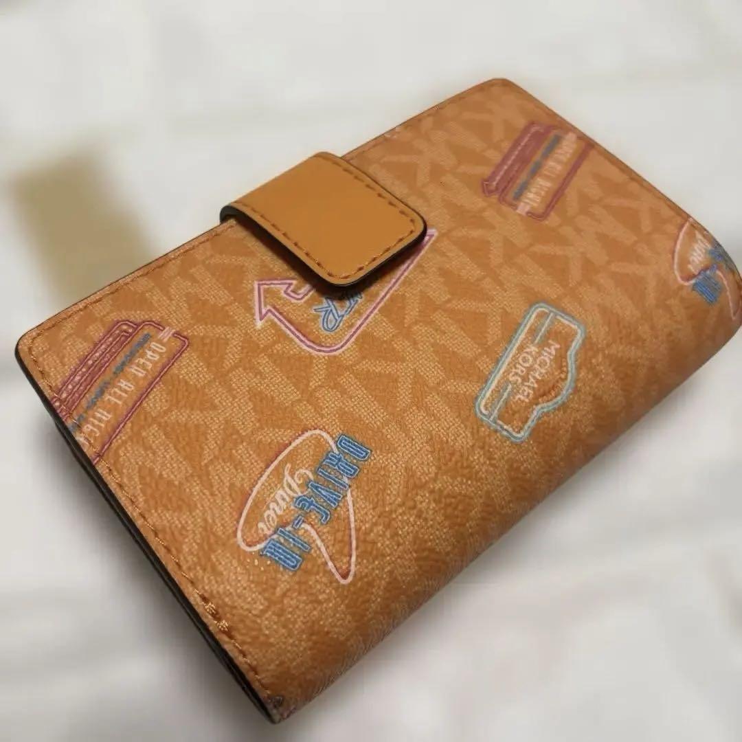 新品　マイケルコース　MICHEAL KORS 財布　シグネチャー　オレンジ MICHAEL KORS 2つ折り コンパクト財布 シグネチャーオレンジ
