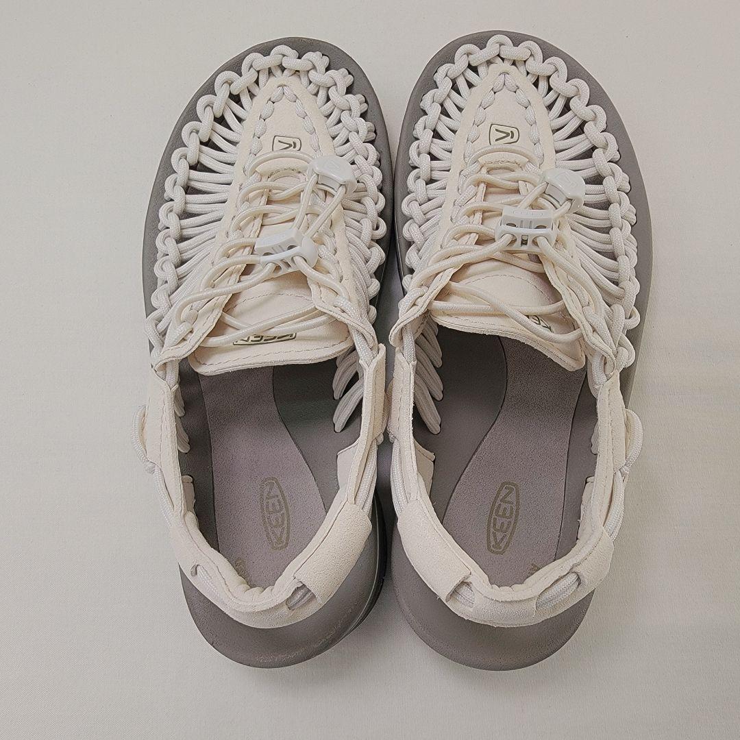 キーン ウィメンズ ユニーク ホワイト／コーンストーク 23.5㎝