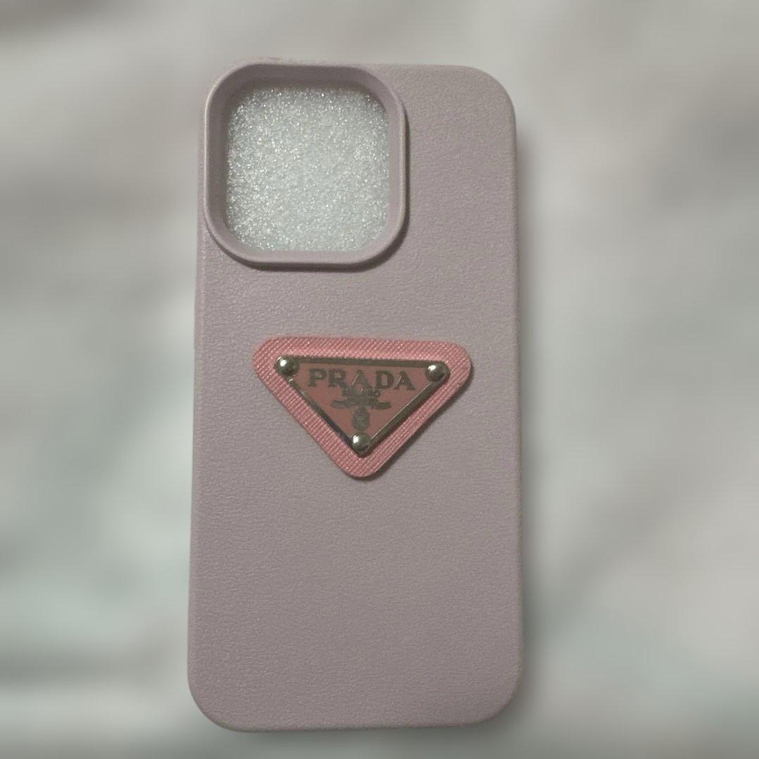 美品　PRADA iPhone15 ケース　ピンク Prada トライアングルロゴ iPhone 15 ケースピンクハード