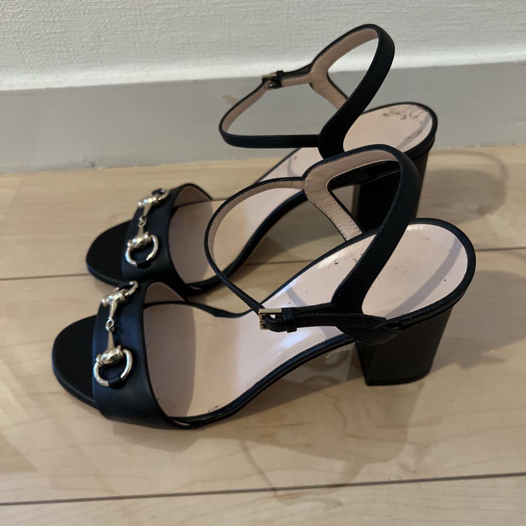 GUCCIブラックストラップサンダル 中ヒール 金具付き 37サイズ 9cm 送料無料商品 | 公式 オンライン GUCCIブラックストラップ