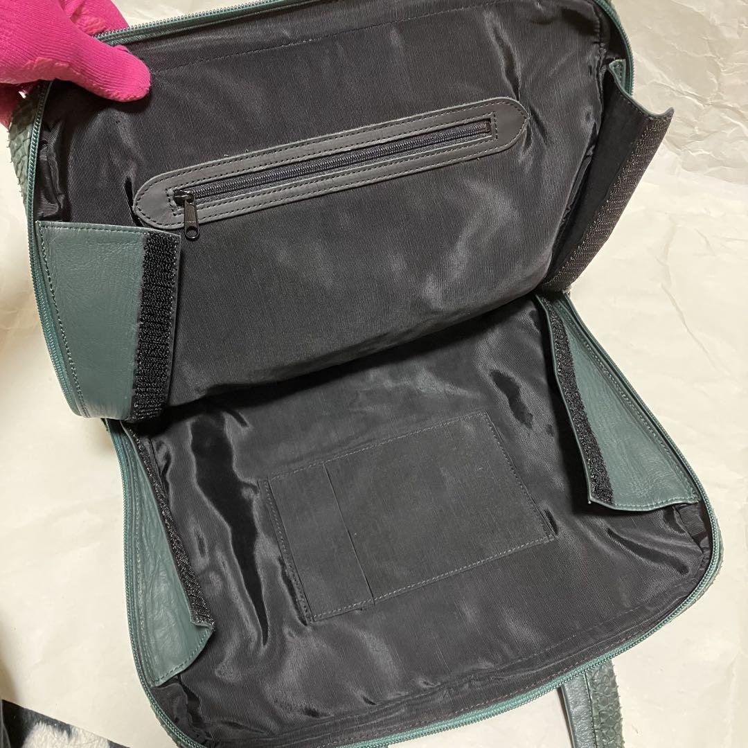 【ノーブランド扱い】【パイソン】 型押し 本革レザー / ビジネスバッグ　緑系
