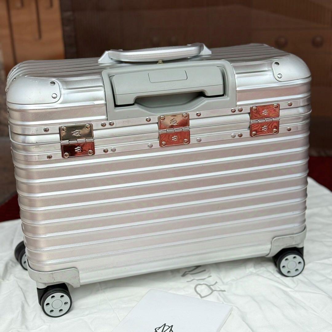 大人気 RIMOWA パイロット 4輪キャリー