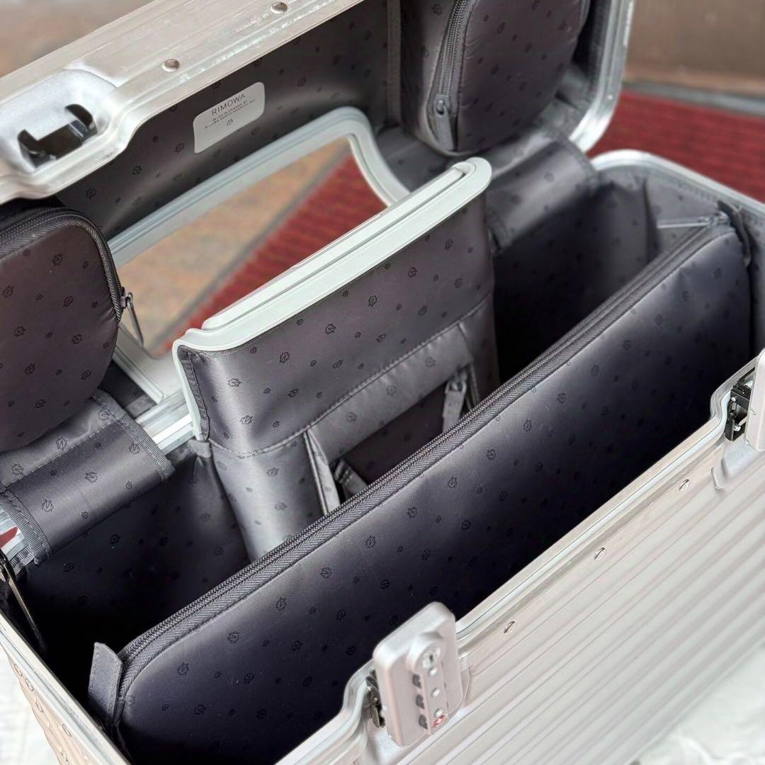 大人気 RIMOWA パイロット 4輪キャリー