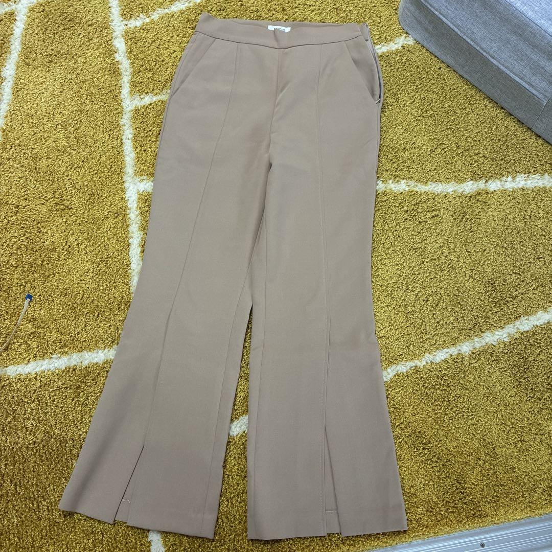 FRAY I.D ベージュ スリット入り　　フレアパンツ