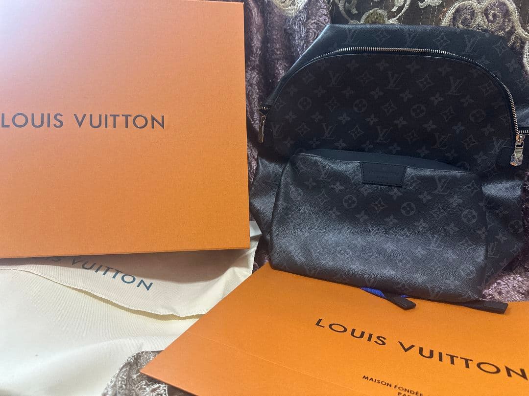 LOUIS VUITTON ブラックバックパック