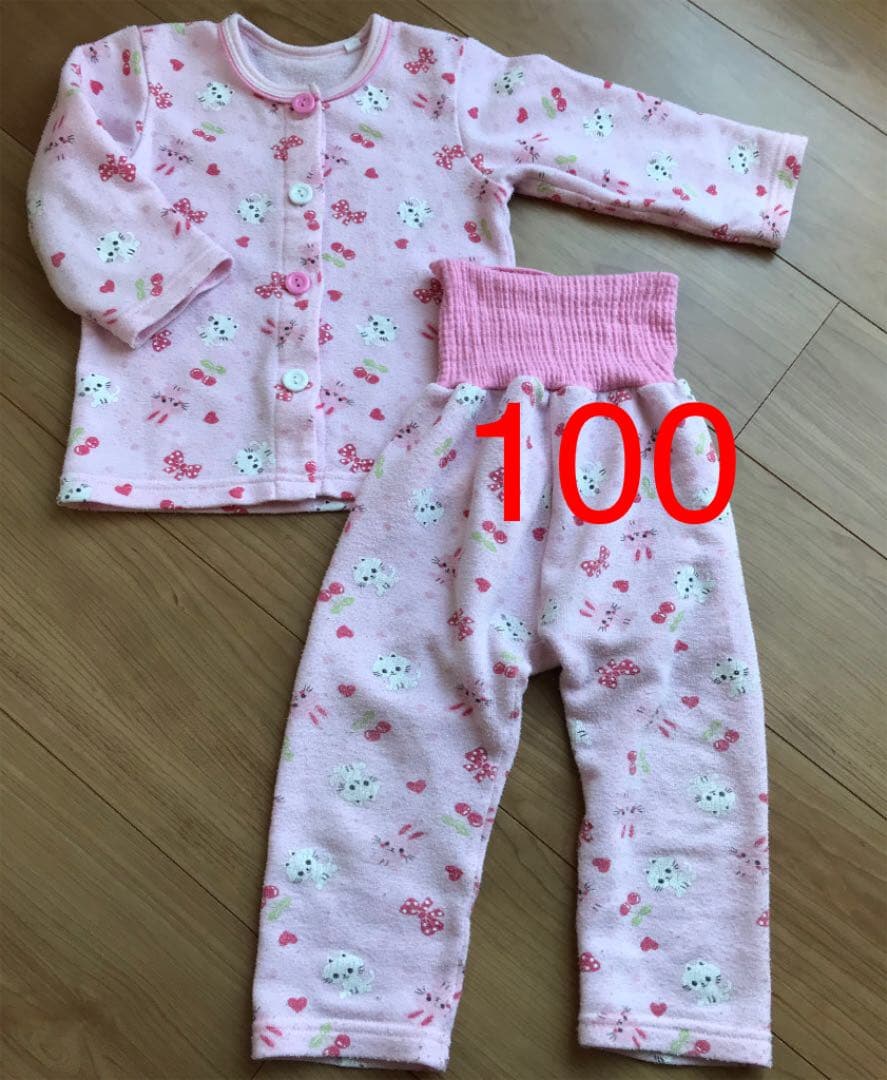 メルカリ パジャマ 上下 女の子 腹巻き付き 100 ピンク うさぎ 猫 冬 しまむら 498 中古や未使用のフリマ