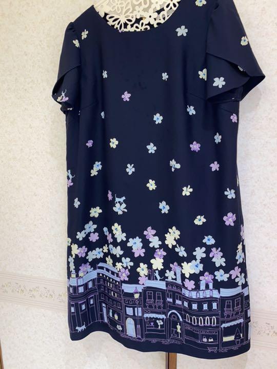 激安単価で ローズティアラ 紺色花柄ワンピース 花びらのような袖が可愛い bDOAz-m47717771720 半袖 得価低価