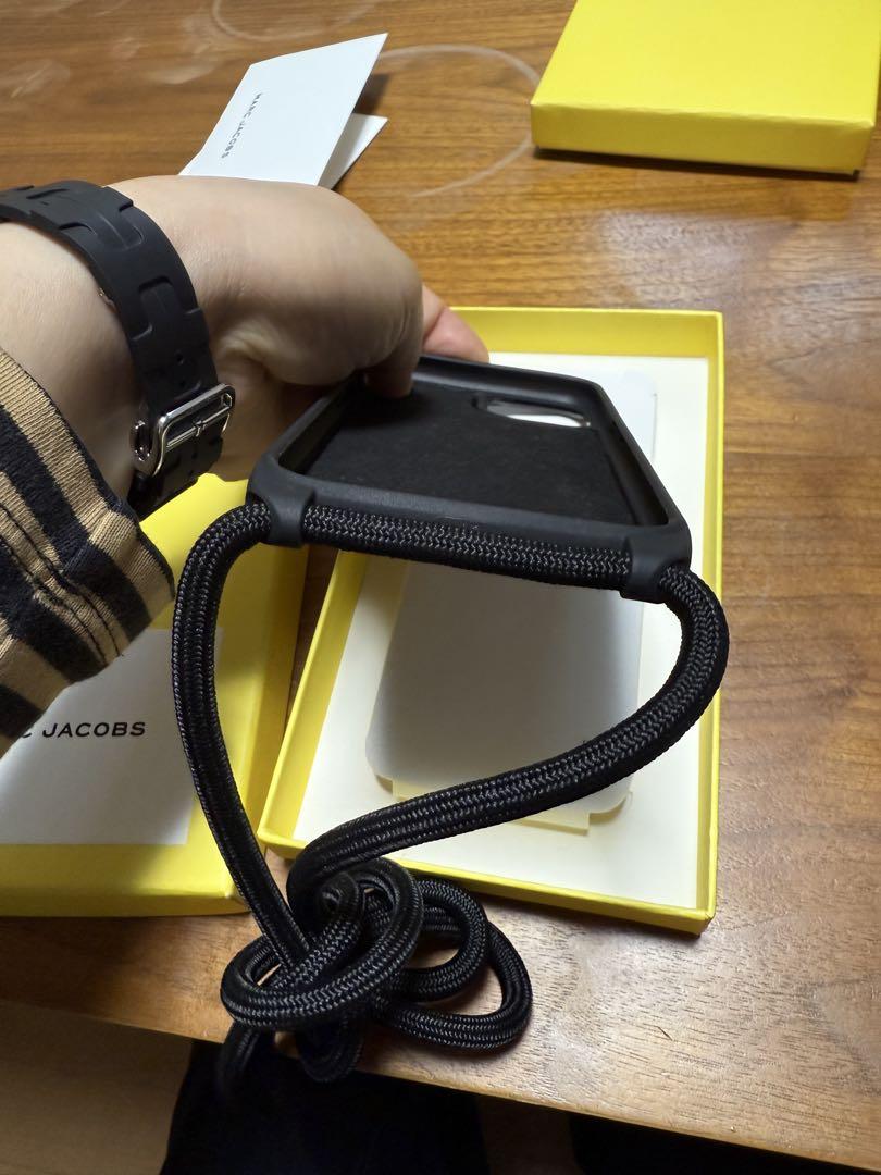 MARC JACOBS iPhone14 ストラップ付き　マークジェイコブス MARC JACOBS iPhone14 ストラップ付き マークジェイコブス