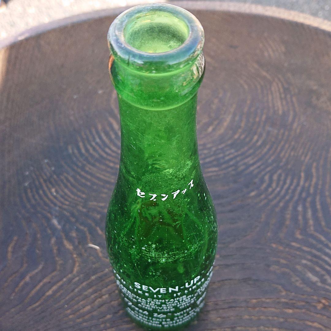 7up セブンアップ ビン 空瓶 レトロ - メルカリ 7up セブンアップ ビン 空瓶 レトロ - メルカリ