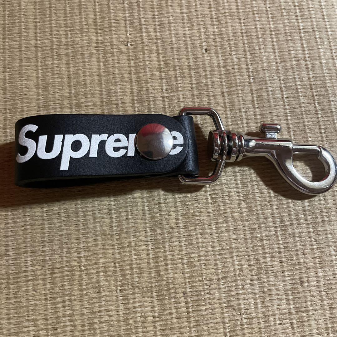 肩凝くん専用　シュプリーム　Supreme キーホルダー