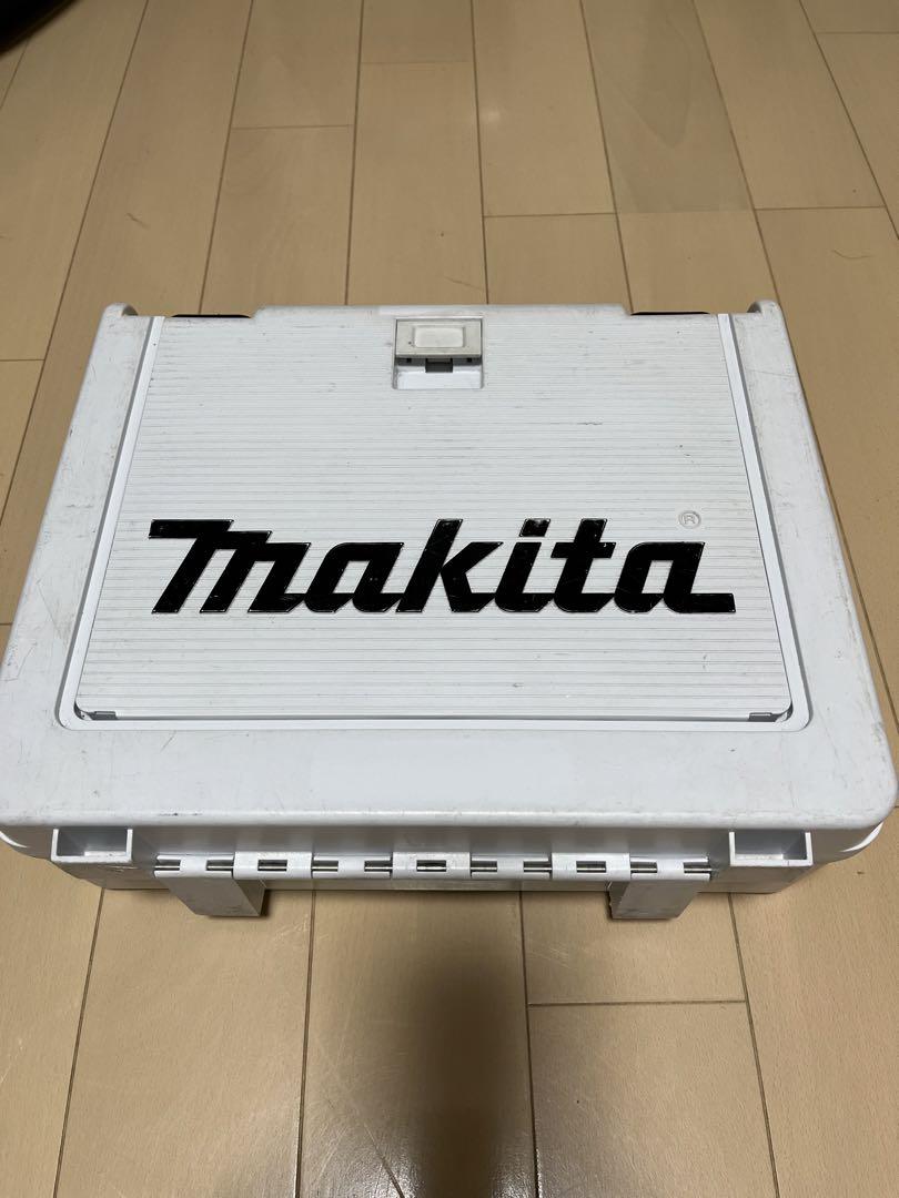 マキタインパクトドライバーTD138DRFX 14.4v