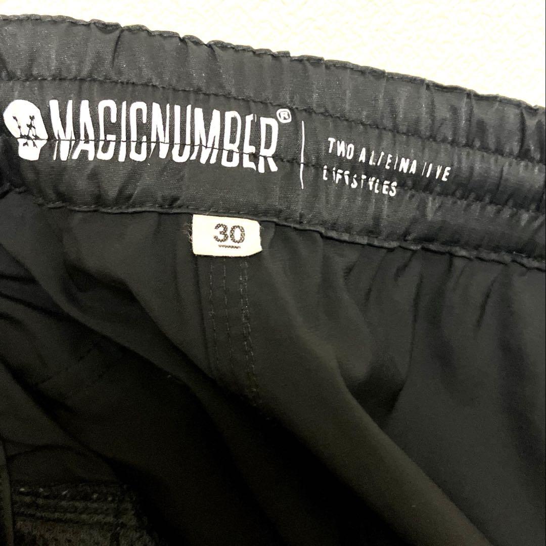 30 極美品　マジックナンバー ショートパンツ ハーフパンツ　黒 ブラック