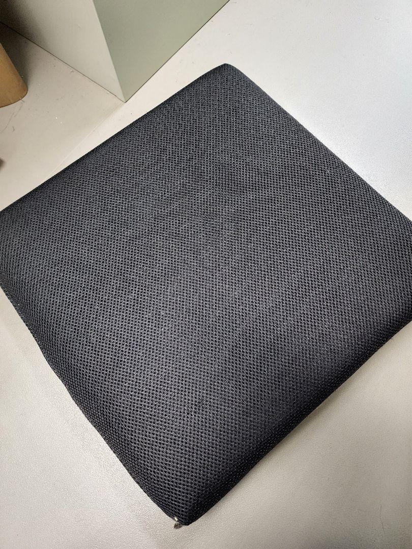 TEMPUR 体位変換クッション 黒 三角形