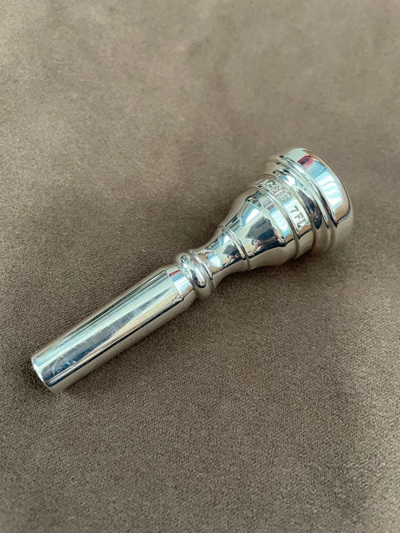 今がチャンス！ NEW YORK CLASSIC 7FLフリューゲルホルン マウスピースやや傷や汚れあり 激安大特集！