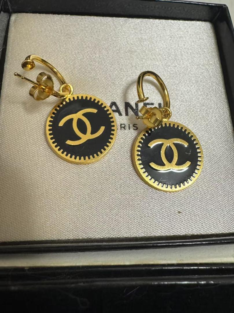 CHANEL ロゴ フック ピアス ゴールド ブラック